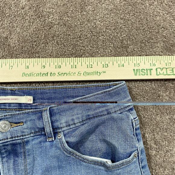 Levi’s Bermuda Denim Shorts Women’s 28x12 Light Wash Distressed Denim - Picture 9 of 11